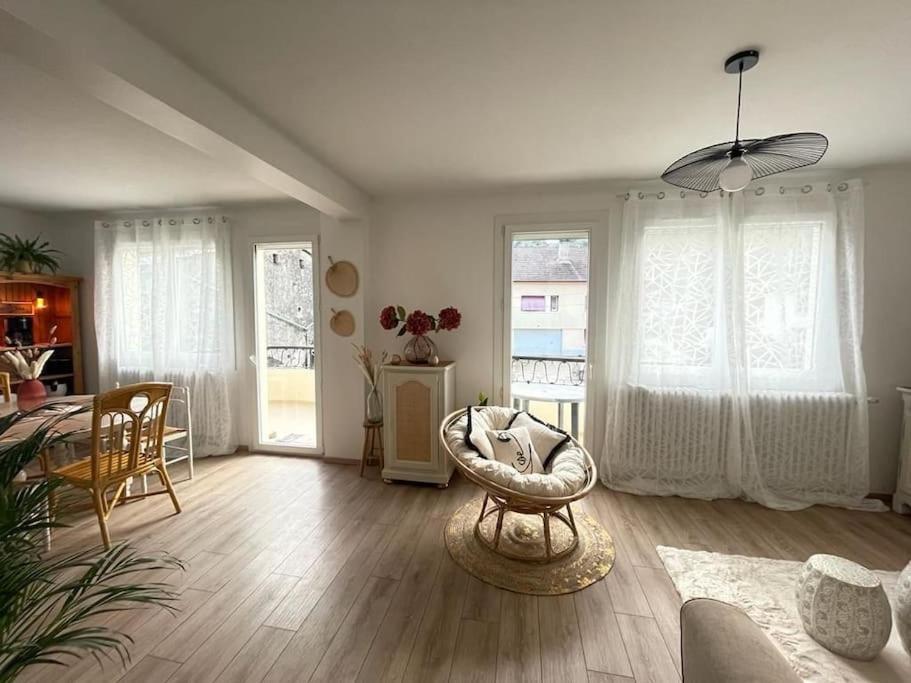 Superbe Appartement Avec Salle De Jeux Vaux-lès-Saint-Claude Exterior foto